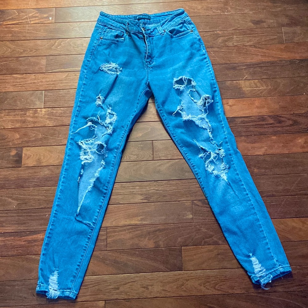 Ripped jeans for Blue Spice